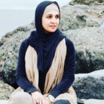 Hanan Turk Instagram - اذكر نفسي واياكم إياكم والتباهي بصلاح أمرك واستقامة مسلكك ! ‏وتذكر بأنك مستور أو لم تُختبر بعد … ‏كُلنا أسوأ بكثير مما نبدو ولكنه رداء ‏من الله اسمهُ ( الستر ) فادعو الله ‏أن يديم علينا نعمة الستر. اللهم امين 🤲