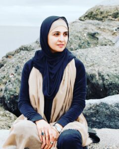 Hanan Turk Instagram - اذكر نفسي واياكم إياكم والتباهي بصلاح أمرك واستقامة مسلكك ! ‏وتذكر بأنك مستور أو لم تُختبر بعد … ‏كُلنا أسوأ بكثير مما نبدو ولكنه رداء ‏من الله اسمهُ ( الستر ) فادعو الله ‏أن يديم علينا نعمة الستر. اللهم امين 🤲
