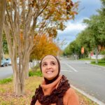 Hanan Turk Instagram - عندما يأتيني الخريف ويأخذ أوراقه القديمة لا أحزن لتساقط الأوراق 🍁لأني على يقين أن ربي سيستبدلها مع الربيع بأوراق أجمل.. في هذه الحياة فلنترك ما ذبل منا ولندع ما يؤلمنا وننتظر من الله ربيعا تزهر فيه قلوبنا وتعود فيه الحياة الى الحياة 🌹