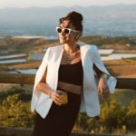 Hande Doğandemir Instagram – yeni deneyimler yaşamak, öğrenmek, görmek; yeni ve muhteşem insanlarla tanışmak güzel ihtimaller için umutlandırıyor beni ✨ (bu aralar duygusalım idare edin 🙆🏻‍♀️)