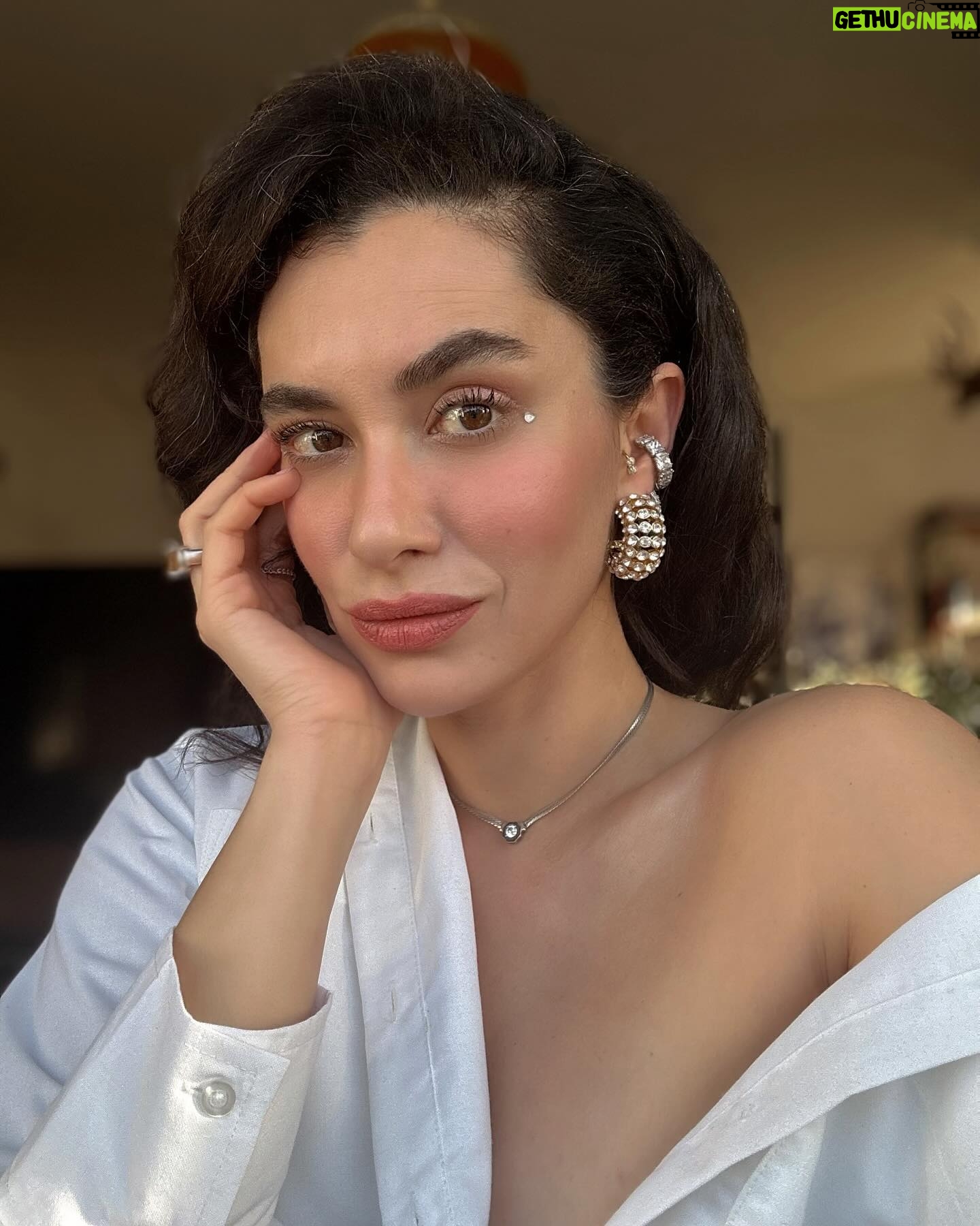 Hande Doğandemir Instagram - all my dreams and all my balance 🖤🎶