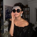 Hande Doğandemir Instagram - dün gecenin ve bu yaşımın ilk günün minik bi özeti 🖤 zor bir yıldı aslında teşekkür edeceğim çok an da oldu ama.. gelmesi gelenler geldi gitmesi gidenler gitti ama ben yeni yaşına yaşadığı her şeye teşekkür eden çok mutlu bir kadın olarak girdim..tüm güzel dilekleriniz için teşekkürler ✨✨ ayrıca dün gecenin mimarı @meltemkaraata ve @beca.istanbul size ayrıca teşekkürler 🖤✨