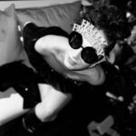 Hande Doğandemir Instagram - dün gecenin ve bu yaşımın ilk günün minik bi özeti 🖤 zor bir yıldı aslında teşekkür edeceğim çok an da oldu ama.. gelmesi gelenler geldi gitmesi gidenler gitti ama ben yeni yaşına yaşadığı her şeye teşekkür eden çok mutlu bir kadın olarak girdim..tüm güzel dilekleriniz için teşekkürler ✨✨ ayrıca dün gecenin mimarı @meltemkaraata ve @beca.istanbul size ayrıca teşekkürler 🖤✨