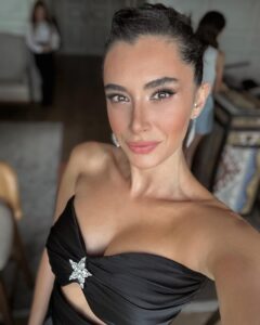 Hande Doğandemir Instagram - about last night 🖤✨