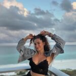 Hande Doğandemir Instagram – bi dump’ı daha hakeden tatilimiz ‘today is the day guys’ 🍷🦞