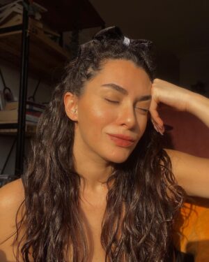 Hande Doğandemir Instagram - sunbathing ☀️