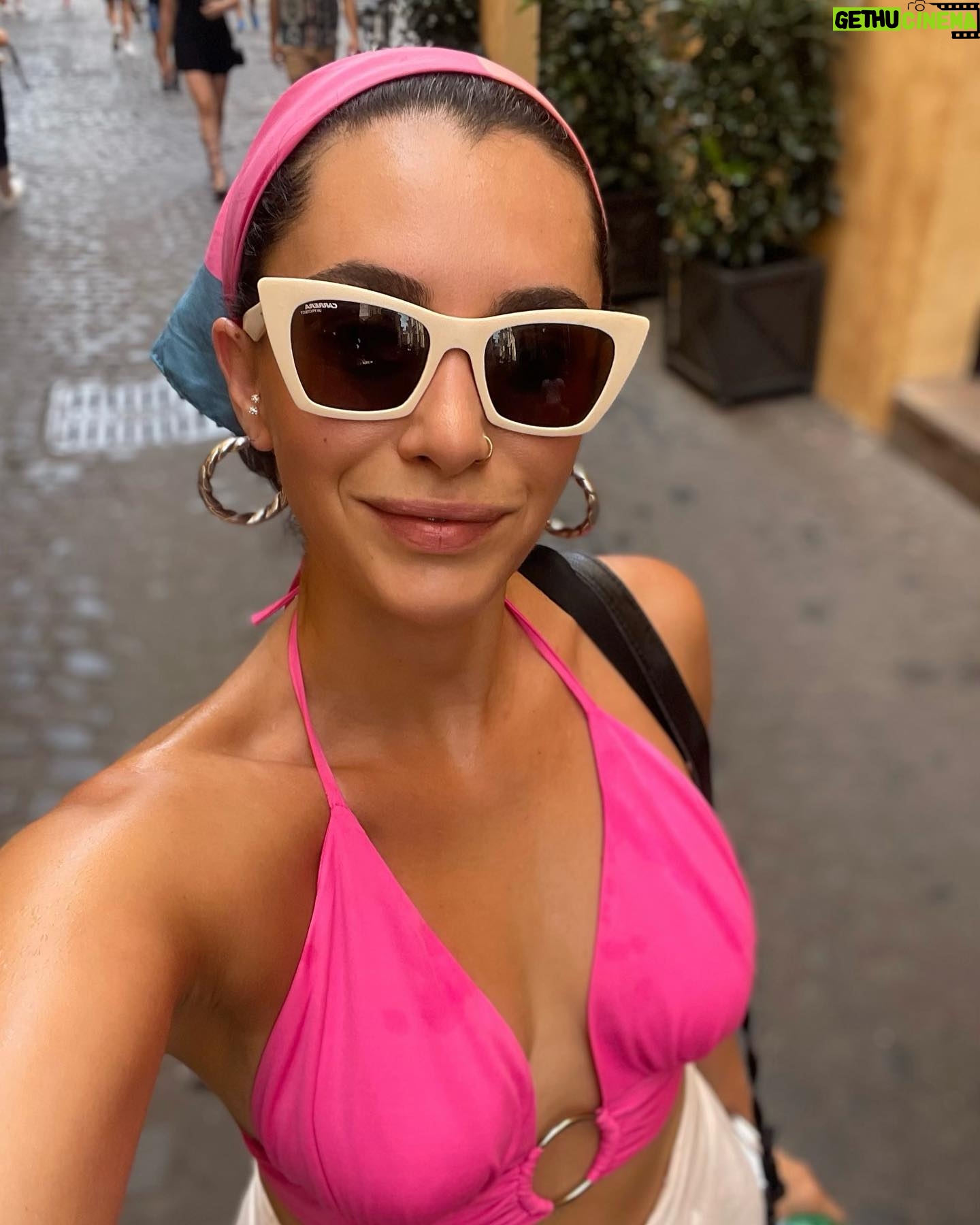 Hande Doğandemir - 43.1K Likes - same hande but different
🙋🏻♀️🪩
selfie dump in barcelona roma
