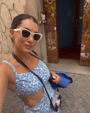 Hande Doğandemir Instagram - same hande but different 
🙋🏻‍♀️🪩 
selfie dump in barcelona roma