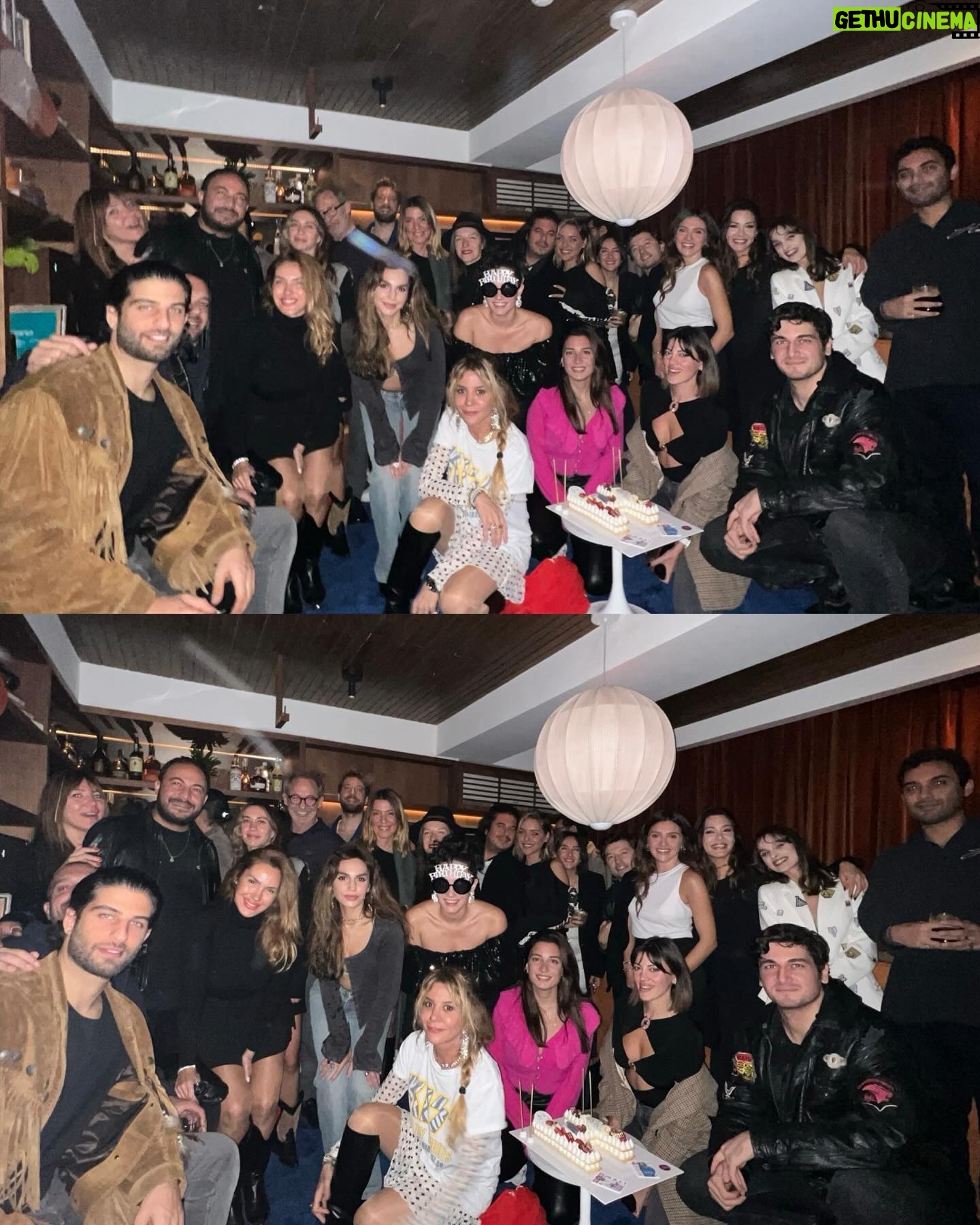 Hande Doğandemir Instagram - dün gecenin ve bu yaşımın ilk günün minik bi özeti 🖤 zor bir yıldı aslında teşekkür edeceğim çok an da oldu ama.. gelmesi gelenler geldi gitmesi gidenler gitti ama ben yeni yaşına yaşadığı her şeye teşekkür eden çok mutlu bir kadın olarak girdim..tüm güzel dilekleriniz için teşekkürler ✨✨ ayrıca dün gecenin mimarı @meltemkaraata ve @beca.istanbul size ayrıca teşekkürler 🖤✨
