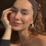 Hande Doğandemir Instagram – fonda muse – felling good çalan bayram postu 🎶 şekeri de sonda 🪅 ‘ birds flying high
you know how i feel ‘