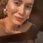 Hande Doğandemir Instagram – fonda muse – felling good çalan bayram postu 🎶 şekeri de sonda 🪅 ‘ birds flying high
you know how i feel ‘