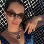 Hande Doğandemir Instagram - beni kalbimden vuranlar var ya 🫀devamı sizde 🖋️