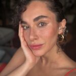 Hande Doğandemir Instagram – ben ginger manzaram ve ayçiçekleri 🌅🌻