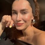 Hande Doğandemir Instagram – fonda muse – felling good çalan bayram postu 🎶 şekeri de sonda 🪅 ‘ birds flying high
you know how i feel ‘