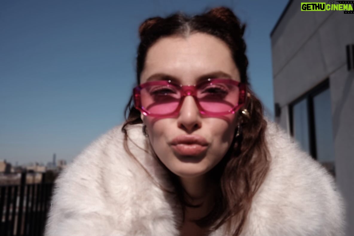 Hande Doğandemir Instagram - kiss kiss, bang bang!