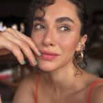 Hande Doğandemir Instagram – ben ginger manzaram ve ayçiçekleri 🌅🌻