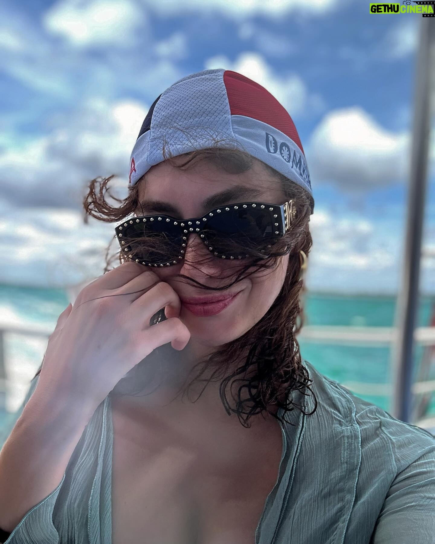 Hande Doğandemir Instagram - roads dumpı, dumpling, calling 🦞☎️🐚🪸 “can’t anybody see we’ve got a war to fight never find our way regardless of what they say how can it feel this wrong? from this moment how can it feel this wrong? storm in the morning light i feel, no more can I say frozen to myself i got nobody on my side snd surely that ain’t right surely that ain’t right”