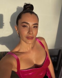 Hande Doğandemir Instagram - pink is the new black 💎🪅