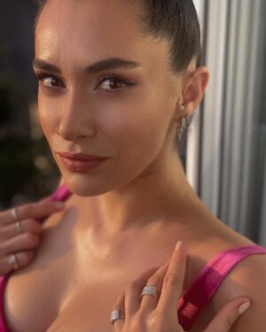 Hande Doğandemir Instagram - pink is the new black 💎🪅