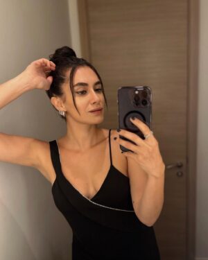 Hande Doğandemir Instagram - düne dair minik bir özet ❤️‍🔥✨ 1. hazırım 2. boydan alalım 3.ayna yamuktu biz yapmadık 4. bir de böyle çek 5. taksi buldum gururluyum 6. ayna selfiesiz asla
