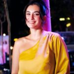 Hande Doğandemir Instagram – Yumoş deterjan giysilerimizin rengini korurken, sokakları renklendirmeye devam ediyor🧸
Rengarenk, ışıl ışıl bu sokakta benim favori rengim sarı 💛✨
Sen de favori renginle Nişantaşı’ndaki ayıcıklarla buluşmayı unutma! ✨
@yumostr 
#YumoşSokak
#YumoşDeterjanGücü
#dahaiyisiyok
#işbirliği