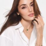Hande Erçel Instagram - Pomellato’s friend of the brand @handemiyy plays with the tactile beauty of the Pom Pom Dot collection, its design acting as a modern-day emblem of protection and connection. #PomPomDot #Pomellato #adv Stylist & Creative Consultant: @inankirdemir Photographer & Art Director: @riccardo.apostolico @mahahaider