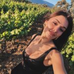 Hande Erçel Instagram - 🌿🍷🌿