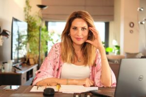 Hande Kazanova Instagram - GİRİŞİMLERİMİZE VE SAĞLIĞA DİKKAT!

Haftamıza sabah erken saatlerde Akrep burcuna geçen Ay’ın etkileriyle başlıyoruz!
Ödemeler, vergi, kredi, faiz, alacak verecek dengesi bu hafta önemli olacak!💫
Salı günü devreye giren Güneş-Neptün karşıtlığıyla yanıltıcı, aldatıcı etkiler altında olacağız! Başkalarından kolay etkilenebilir veya birilerinden beklentimiz yüksekse sorun ve hayal kırıklığı yaşayabiliriz!

Bağışıklık sistemimiz düşük çalışabilir!

Gıda, ilaç intoleranslarına, zehirlenmelere, ateşli ve enfeksiyonel hastalıklara, bulaşıcılık etkisine dikkat edelim! Büyük adımlar konusunda destekli olmayabiliriz!💫💫💫Perşembe günü güçlü yerlerden insanlardan göreceğimiz destekler devrede olurken cumartesi günü 09:49 itibarıyla Güneş Terazi burcuna geçiyor! Sonbahar mevsim giriş haritası bize neler anlatıyor? Tüm bunlar ne anlama geliyor? 

Her cuma olduğu gibi 18-24 Eylül haftası YouTube kanalımda sizleri bekliyor! Haydi gelin🙏🏻💕💫🥰

Giysi: @gustogiyim 
#astrology #astroloji #handekazanovaileastroloji #mercurydirect #sun #neptune #neptün #plüton #pluto #ekinoks #23eylül #libra https://youtu.be/vpJTteR3UOI