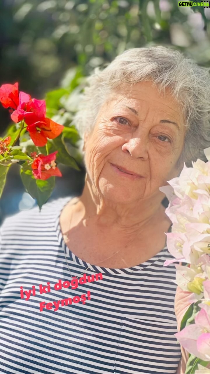 Hande Kazanova Instagram - Mutlu yaşlar Anneciğim! 🧿 Hep birlikte olacağımız nice güzel yıllarımız olsun🙏🏻🙏🏻🙏🏻 Seni çok seviyorumm ❤️❤️ #happybirthday #mutluyıllar #iyikidoğdun #iyikivarsın #mutluyıllarannecim