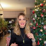 Hande Kazanova Instagram - Hoşgeldin 2024! 2024 ün ilk haftasını anlatıyorum! Ay Başak burcundayken haftamıza başlıyoruz! Maddi konulara ve işlerimizi organize etmeye odaklı olacağımız bu hafta Venüs Satürn dik açısıyla yıla giriş yapıyoruz! İlişkiler mercek altında! Kaybetme korkusu, öz değer ve sevgi eksikliği, değersizlik duygusu öne çıkabilir! Duygusal yönden soğuk ve mesafeli olabiliriz! Salı günü Merkür düzeliyor! İletişimimizde sorun ve aksilik yaşadığımız konular geride kalıyor! Perşembe günü Mars yüceldiği burca Oğlak burcuna geçerken enerjimizi kontrollü ve etkin bir şekilde kullanmaya başlıyoruz! Şimdi 01-07 Ocak yılın ilk haftasını YouTube kanalımda sizler için anlattım! Bekleniyorsunuz!❤️ Giysi: @setre #astroloji #astrology #handekazanovaileastroloji #youtube #youtuber #2024 #mercurydirect #venus #saturn #marsoğlakta #mars #capricorn https://youtu.be/2fB_cYFe2Fc