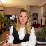 Hande Kazanova Instagram - YA HEP YA HİÇ! Bu haftanın en önemli günleri Pazartesi ve pazar günleri! Ay açılarıyla dolunay etkisini tetiklerken ilişkilerde zorlandığımız konular su üstüne çıkabilir! Agresyon kavga ve uyumsuzluğa dikkat edelim!💫💫💫 Pazartesi günü ilişkiler gezegeni Venüs Akrep burcuna geçiyor! İlişkilerde derin, sahiplenici, kuşku duyan yönlerimiz öne çıkabilir! Ya hep ya hiç mottosuyla hareket edebiliriz!💫💫💫 Çarşamba ve cuma günlerinin enerjisinden faydalanalım! Kalıcı adımlar, ilişkiler çarşamba günü bizi destekleyecek!💫💫💫 Haftasonu pazar günü müsrif harcamalar ilişkilerde abartılı senaryolara dikkat edelim! Şimdi 04-10 Aralık haftasını YouTube kanalında sizler için anlattım! Haydi gelin bekliyorum!❤️❤️❤️ Giysi: @gustogiyim #astroloji #astrology #handekazanovaileastroloji #youtube #youtuber #venus #scorpio #venüsakrepte https://youtu.be/WL4FAazUHVY?si=7hu7F3fEN35Ru1Qs