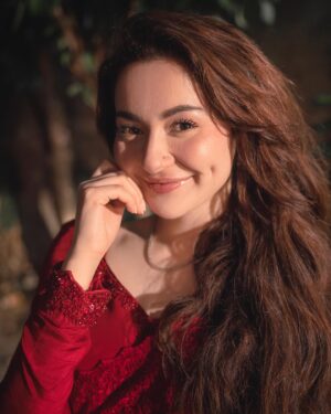 Hania Aamir Instagram - 🌹
.

Outfit: @faizasaqlain
Stylist: @aarindanoor
Hair: @thecutbyhuma
Jewellery: @amayrajewelspk
Photos: @ghalibwaseeem