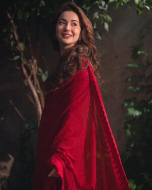 Hania Aamir Instagram - 🌹
.

Outfit: @faizasaqlain
Stylist: @aarindanoor
Hair: @thecutbyhuma
Jewellery: @amayrajewelspk
Photos: @ghalibwaseeem
