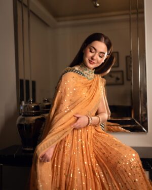 Hania Aamir Instagram - 🤌🏻
.
outfit @hussainrehar.official 
jewels @amayrajewelspk 
styling @aarindanoor 
hair & makeup @sonia_nazir 
photography @mngopro