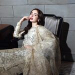 Hania Aamir Instagram – 🫵🏻🫂
.
outfit @museluxe 
styling @aarindanoor 
jewels @amayrajewelspk 
hair @thecutbyhuma 
photography @mngopro