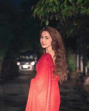 Hania Aamir Instagram - 🌹
.

Outfit: @faizasaqlain
Stylist: @aarindanoor
Hair: @thecutbyhuma
Jewellery: @amayrajewelspk
Photos: @ghalibwaseeem