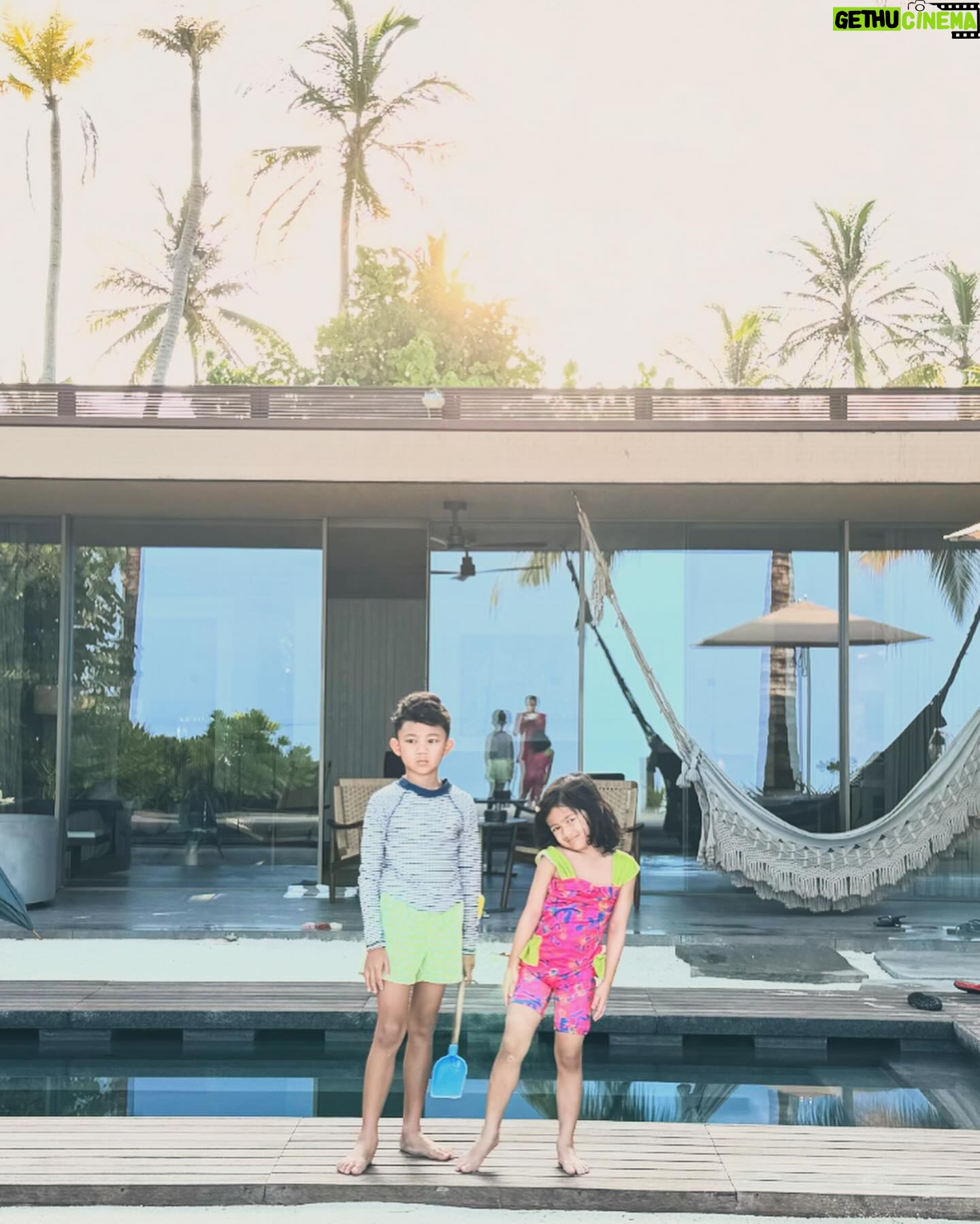 Hanis Zalikha Instagram - Take care of your skin with @toujoursadvanced collagen 🏖️