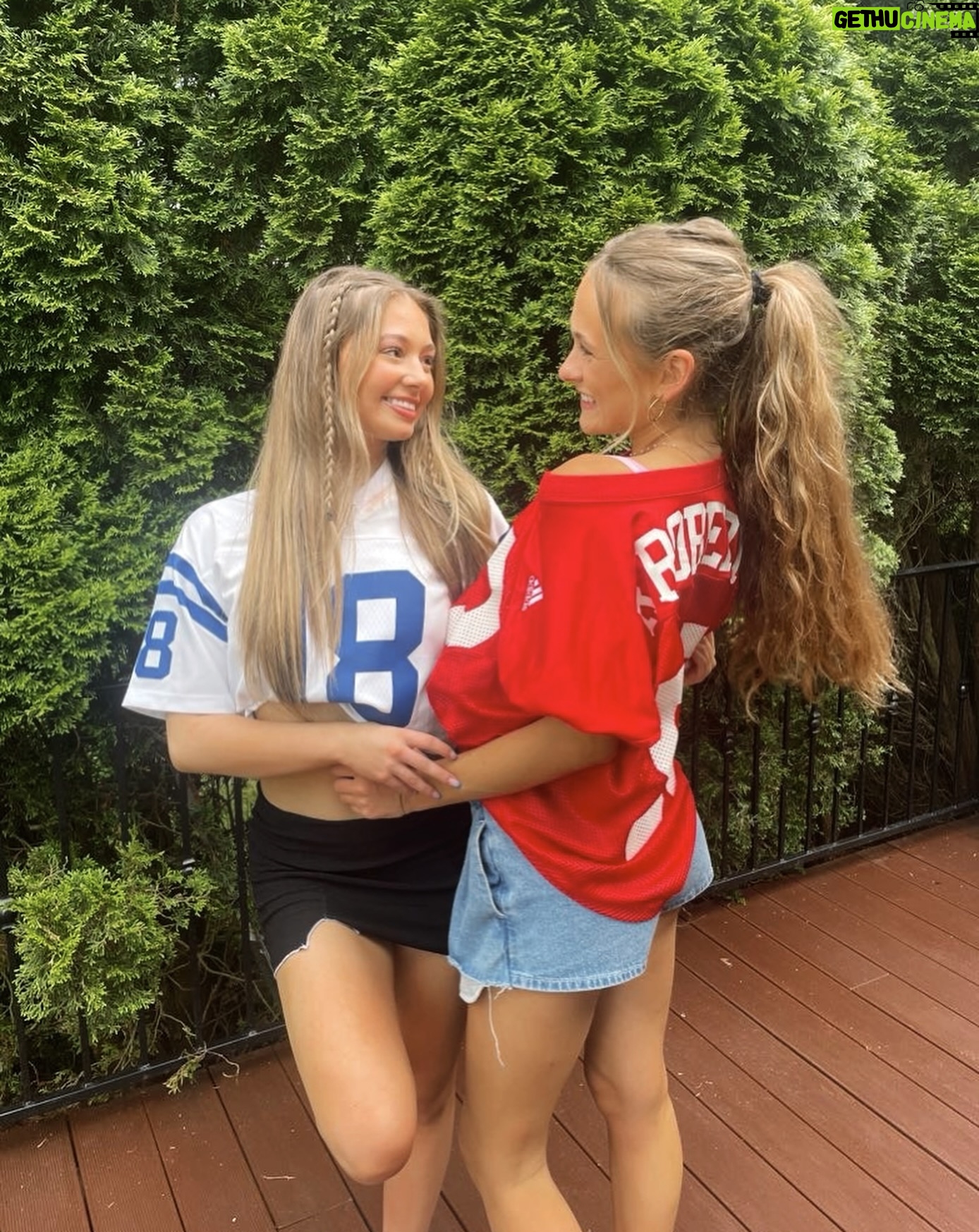 Hannah Colin Instagram - @sza ⭐️ . . . #hannahgracecolin #sza #gazebo #louisville #explorepage #viral #waterfront #concert #bestfriends #aesthetic