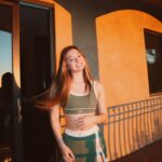 Hannah Colin Instagram - feelin lucky. ☘️ #hannahgracecolin #explorepage #beyou #lucky #stpatricksday #green #viral #sunday #set #selflove #feelinglucky #thebestisyettocome #golden