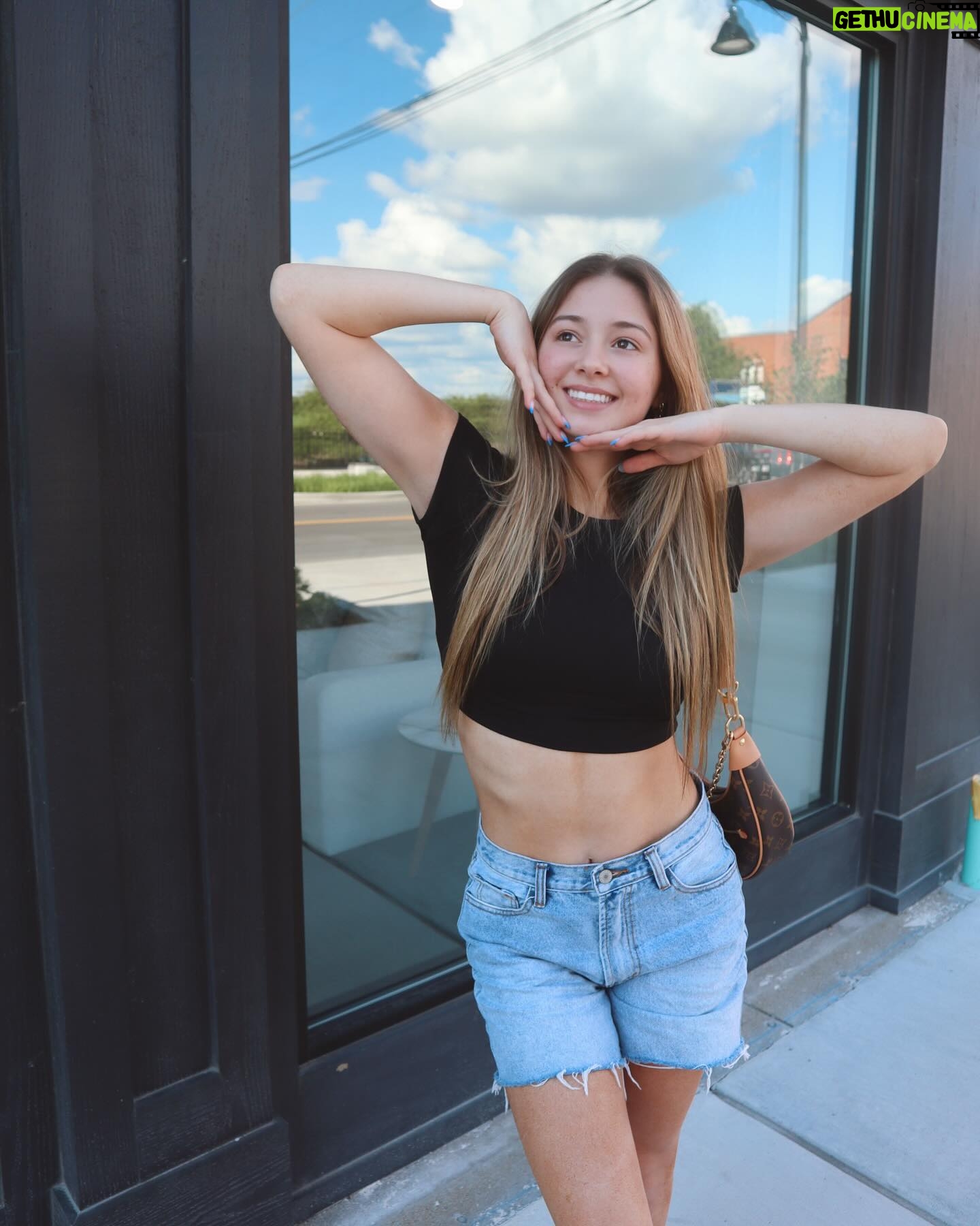 Hannah Colin Instagram - blue skies. 🩵🌥️ . . . #hannahgracecolin #newalbany #explorepage #summer #bluesky #downtown #viral #fitcheck #indiana #thebestisyettocome