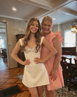 Hannah Colin Instagram - happy mother’s day! so grateful for you today and everyday! 🤍✨
.
.
.
#mom #hannahgracecolin #explorepage #mothersday #grateful #viral #dancemoms #dancemomann #beyou #thankful #thebestisyettocome