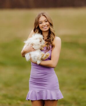 Hannah Colin Instagram - bunny kisses. 🐰 🥕

Happy Easter everyone!! 🐣 
#hannahgracecolin #happyeaster #easter #easterbunny #viral #explorepage #sunday #beyou #selflove #kindnesswinshgc #bunnyfarm #thebestisyettocome