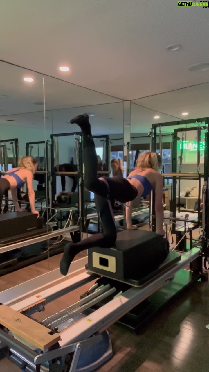 Hannah Ferguson Instagram - Because I’m obsessed 🍑 A very small VERY sped up video of a workout with my #1 @alanamesica 🥰 this woman has helped me shape and wake up my hardest to reach areas like no one else has. Truly the best. Love you 🙏🏼