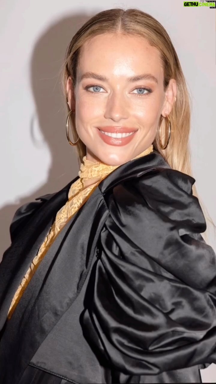 Hannah Ferguson Instagram - Always a pleasure to be in your chair💄😍 @jocelyn_biga Makeup: @esteelauder @daniellelauder Show: @anonlychild @lafw @leveln4xt Photo: @masha.photo 🙏🏼❤️