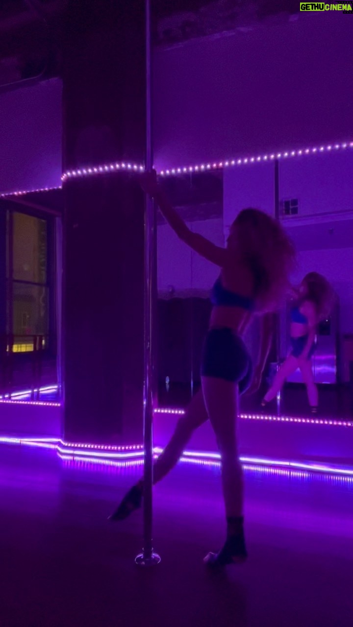 Hannah Ferguson Instagram - Incase @hustlersmovie calls for part 2 π 2nd class ever, Iβm not done with you @foxsinclair ππ«ΆπΌ