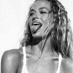 Hannah Ferguson Instagram - Will you like my photo so I can keep my job? 😂😛