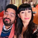 Hannah Simone Instagram - Tune in tonight for a BRAND NEW EPISODE of Not Dead Yet! We laugh! We do ridiculous things! We play baseball! Swipe through to see dumb photos of @laurenelizabethash carpooling to work together because apparently shooting for 12 hours a day together isn’t enough time spent in each other’s company 😂