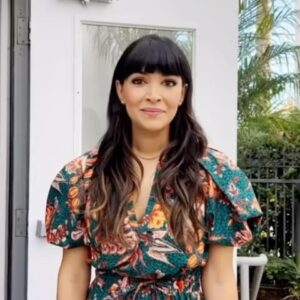 Hannah Simone Instagram - Kindness is 🔑 

See all these actors acting in a brand new season of @notdeadyetabc February 7!