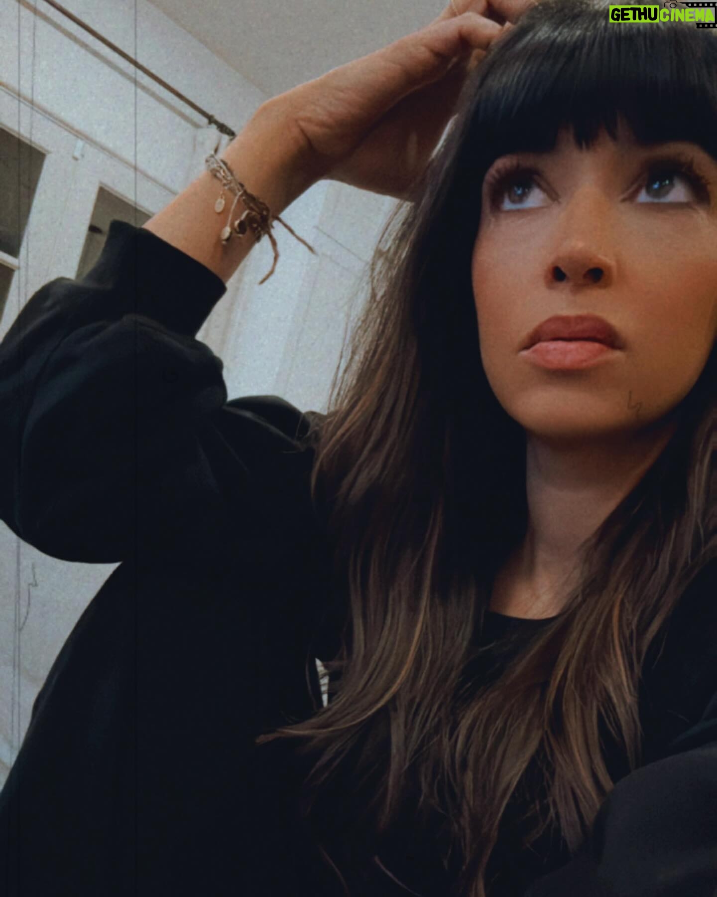 11. Love Island Beauty Genevieve Supports Eagles With Stunning Pics - 1jbsqdl