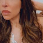 Hannah Simone Instagram – Wrapped the show. Holidaze mode. In jammies all day. 24/7 couch life. Finally get to binge Love Island All Stars and the entire series of Succession because imma diverse one babes and both shows are mine on paper 📺 🥔 😼